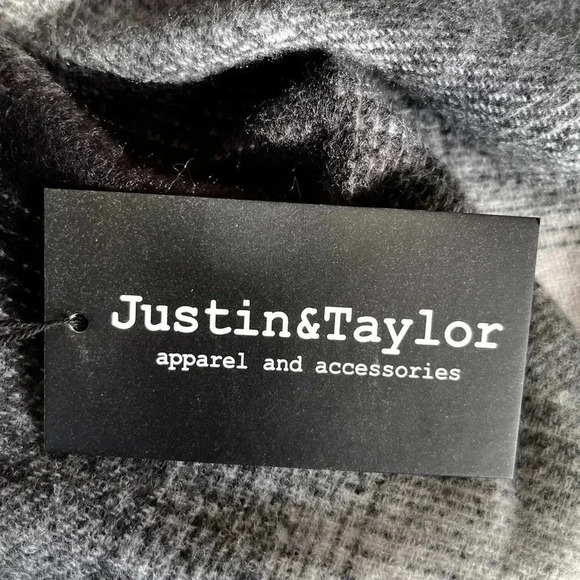 Womens plaid kimono, 100% acrylic, black/white plaid, fringe bottom O/S NWT - Picture 3 of 3